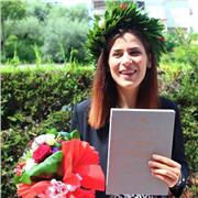 Laureata in filologia classica e dottoressa di ricerca in linguistica greca offre ripetizioni di greco, latino e altre materie umanistiche